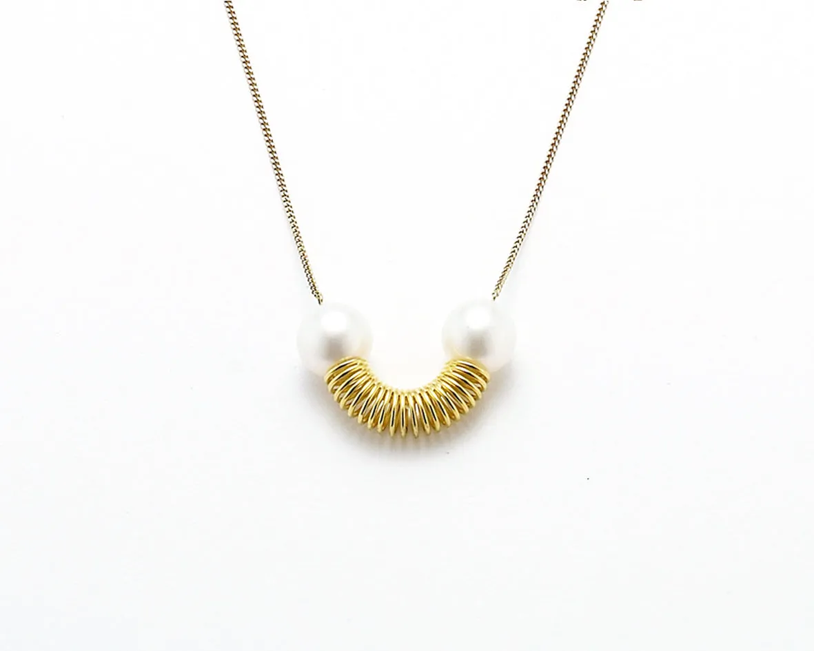 18k Gold Spring Curve Pendant with Fine Freshwater Pearls
