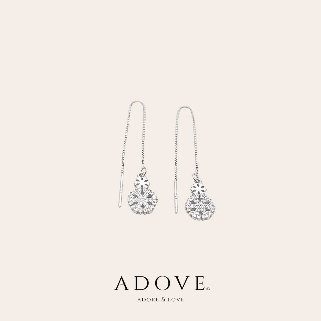 Dropping Snowflakes Stud Earrings