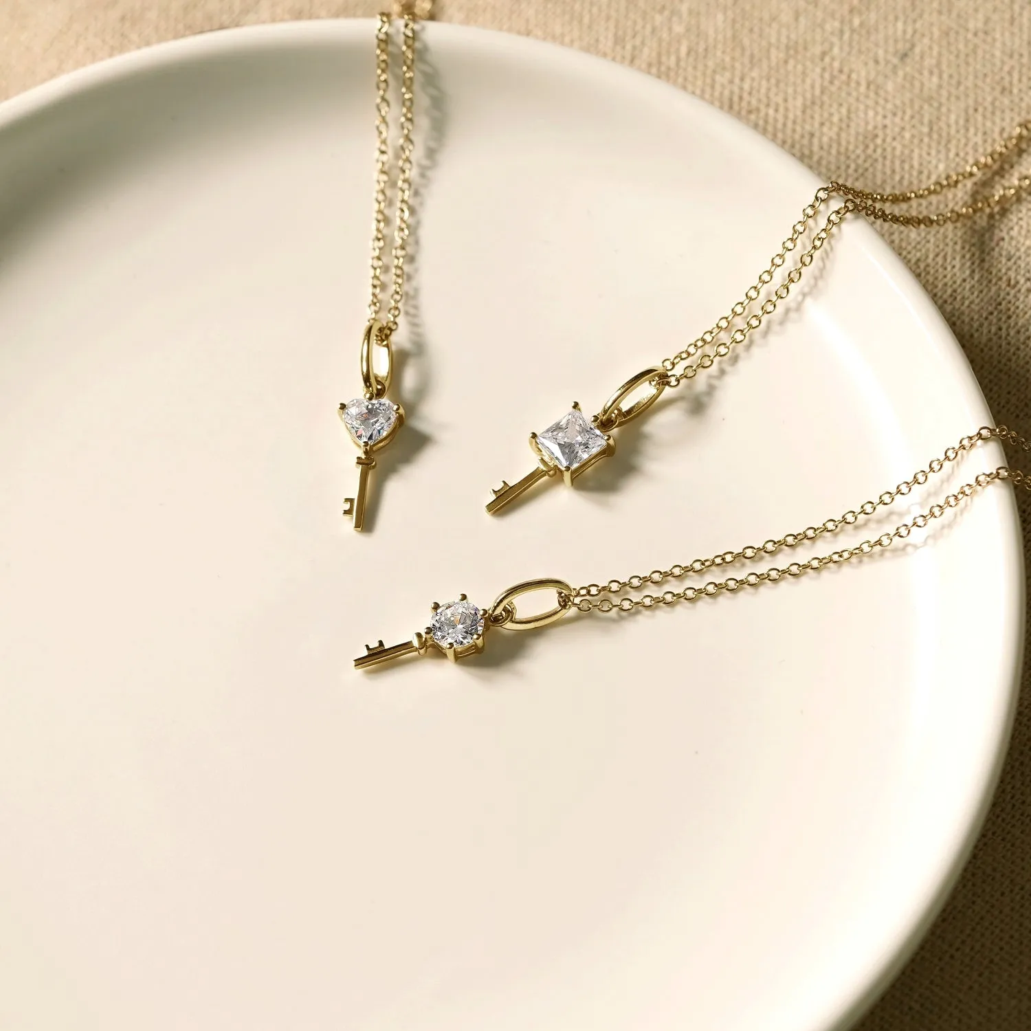 "Key To My Heart" Round Pendant Necklace, 16"   2" Extender